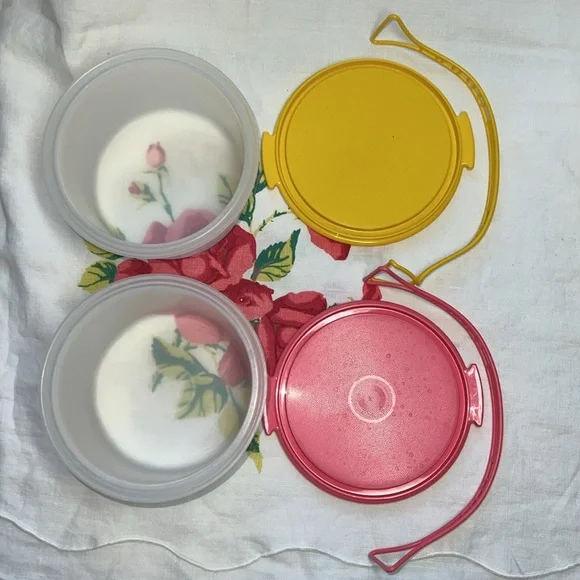 Vintage Tupperware Baking Set 4cp Batter Bowl, 2 Mini-Cake Holders & Rolling Pin - Picture 8 of 11